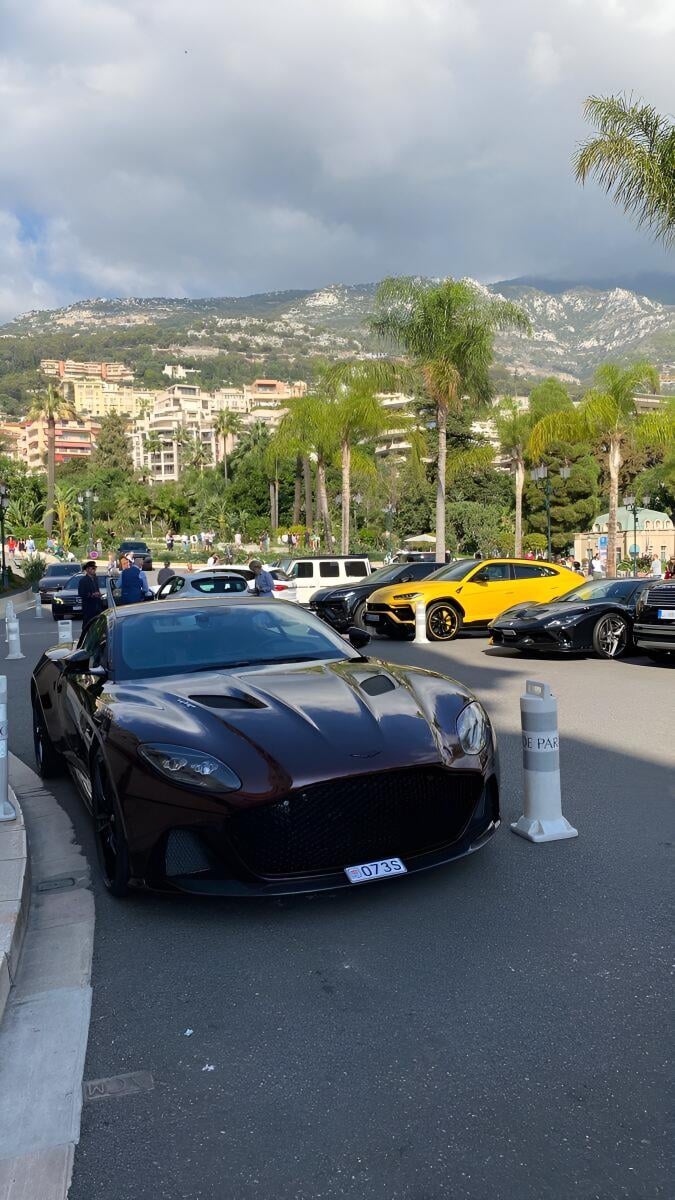 Aston Martin Wallpapers iPhone